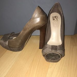 Market Taupe Heels size 7.5